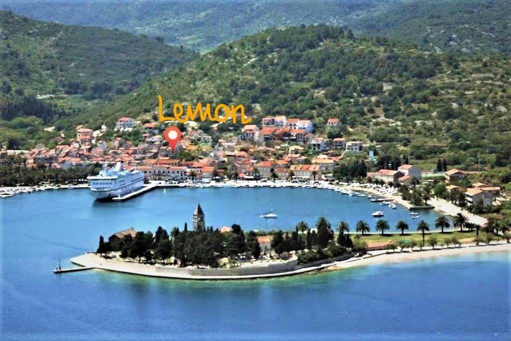 Apartments And Room Lemon Вис Екстериор снимка