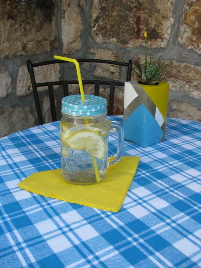 Apartments And Room Lemon Вис Екстериор снимка