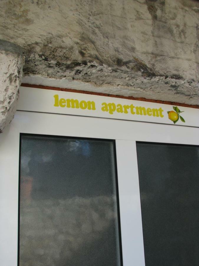 Apartments And Room Lemon Вис Екстериор снимка