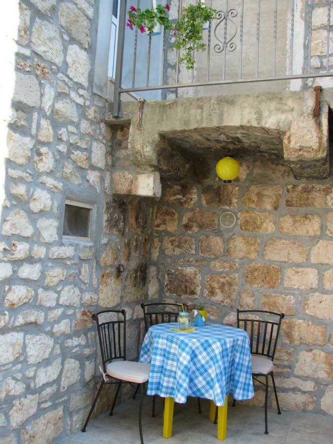 Apartments And Room Lemon Вис Екстериор снимка