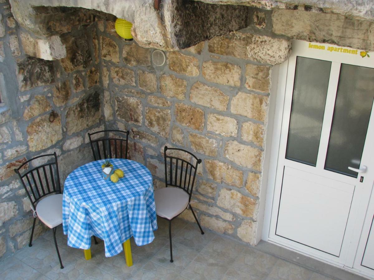 Apartments And Room Lemon Вис Екстериор снимка