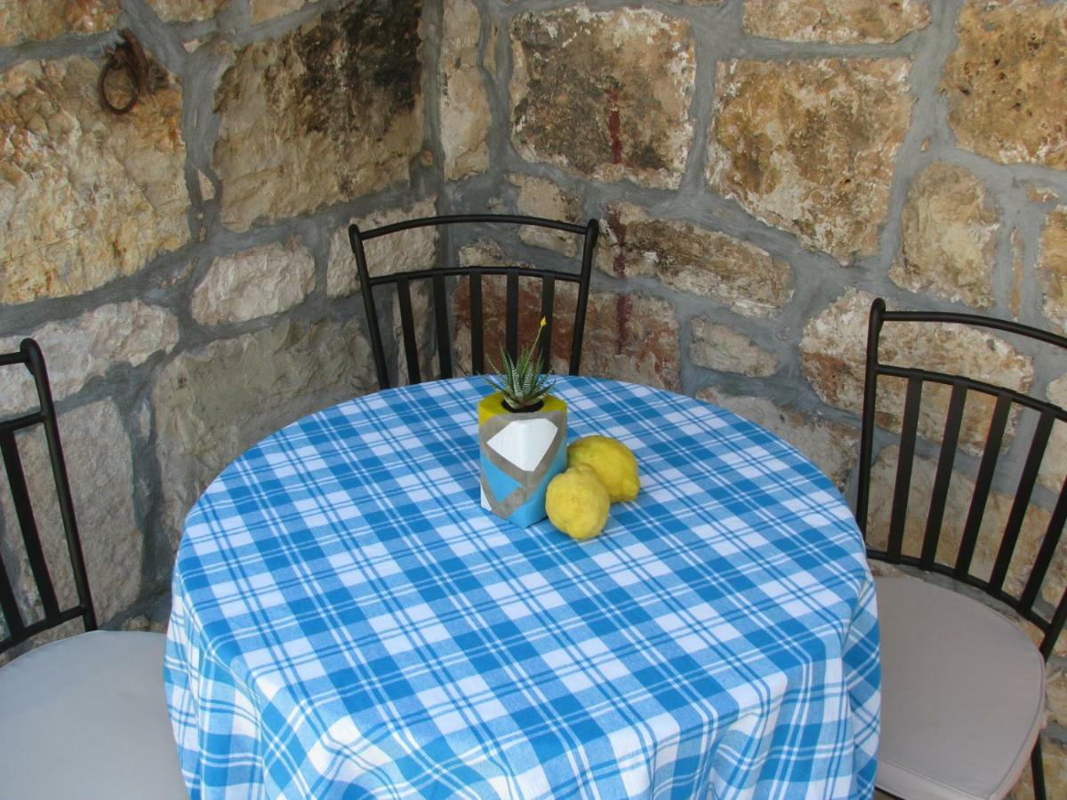 Apartments And Room Lemon Вис Екстериор снимка