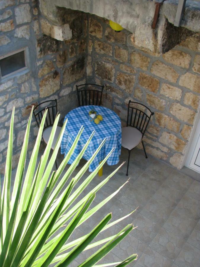 Apartments And Room Lemon Вис Екстериор снимка