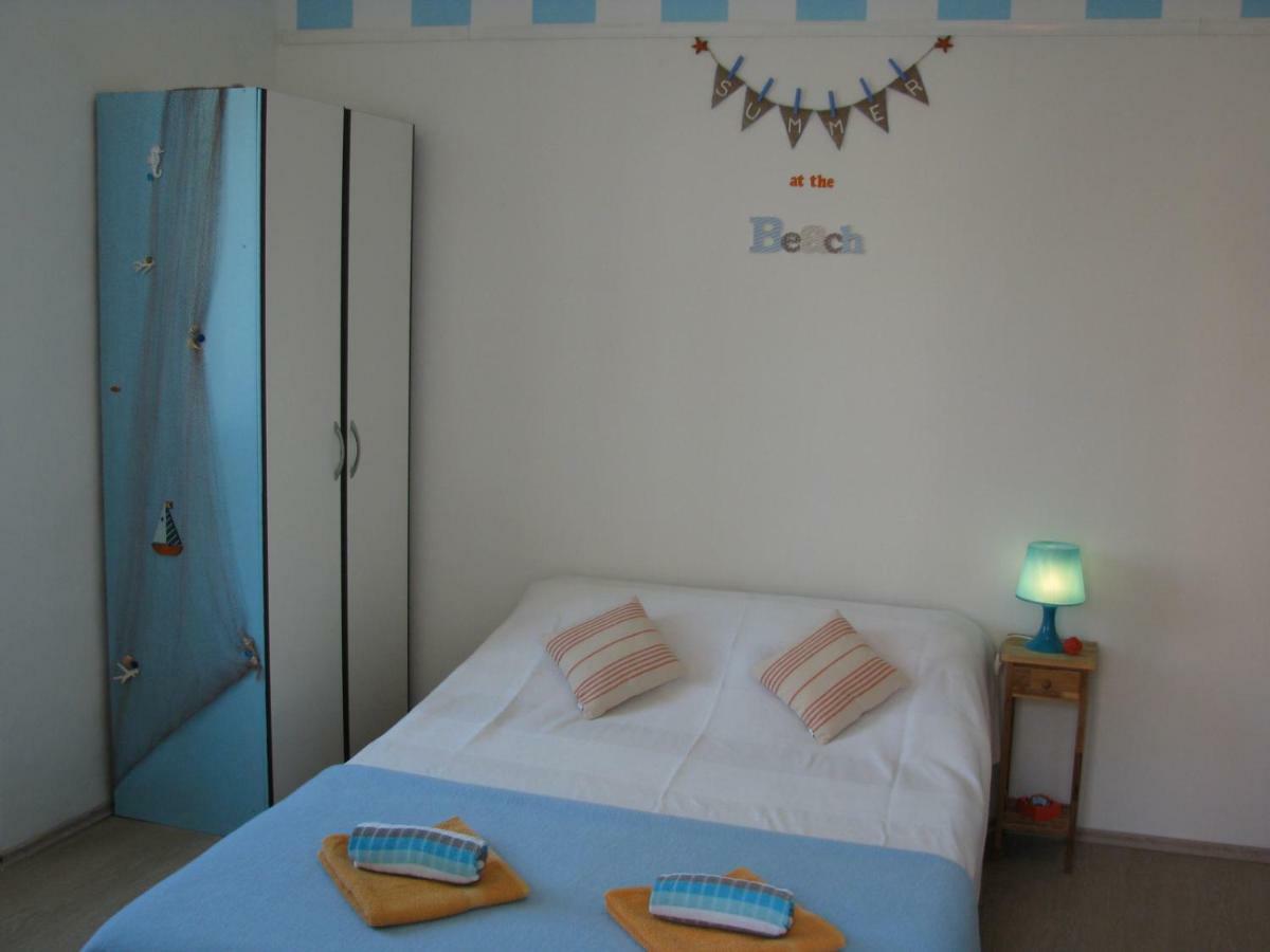 Apartments And Room Lemon Вис Екстериор снимка