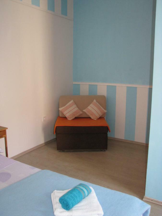 Apartments And Room Lemon Вис Екстериор снимка
