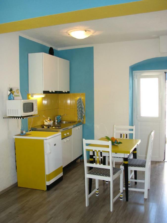 Apartments And Room Lemon Вис Екстериор снимка