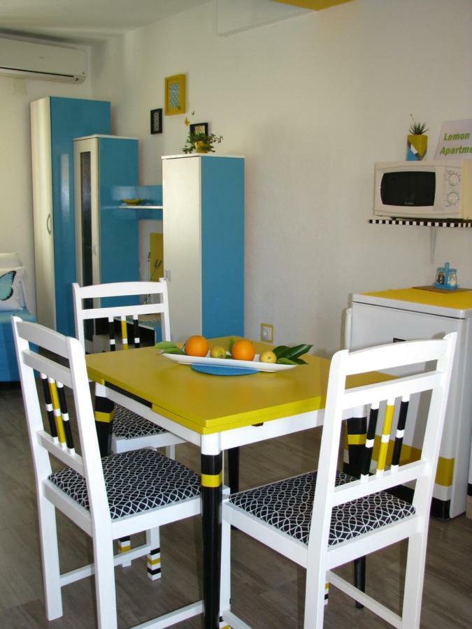 Apartments And Room Lemon Вис Екстериор снимка