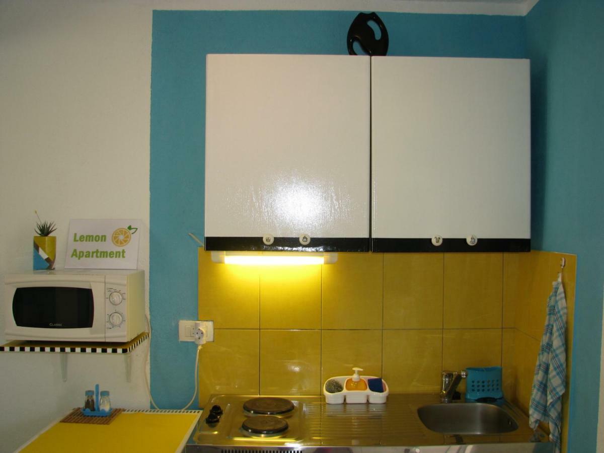 Apartments And Room Lemon Вис Екстериор снимка