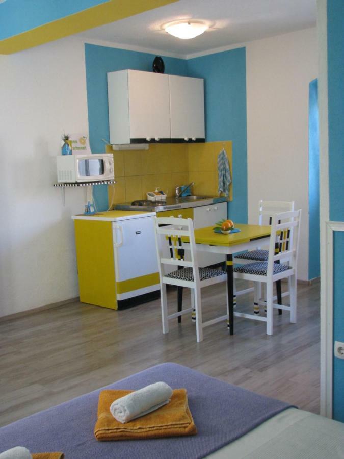 Apartments And Room Lemon Вис Екстериор снимка
