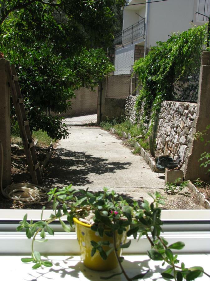 Apartments And Room Lemon Вис Екстериор снимка