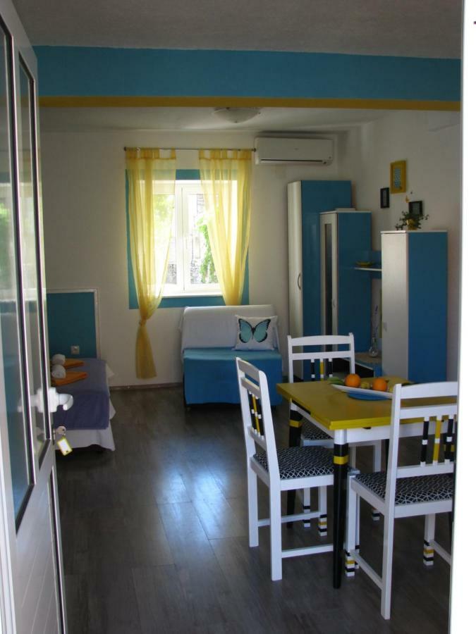 Apartments And Room Lemon Вис Екстериор снимка