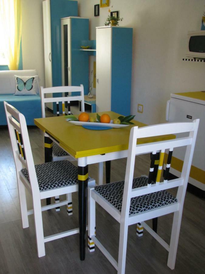 Apartments And Room Lemon Вис Екстериор снимка