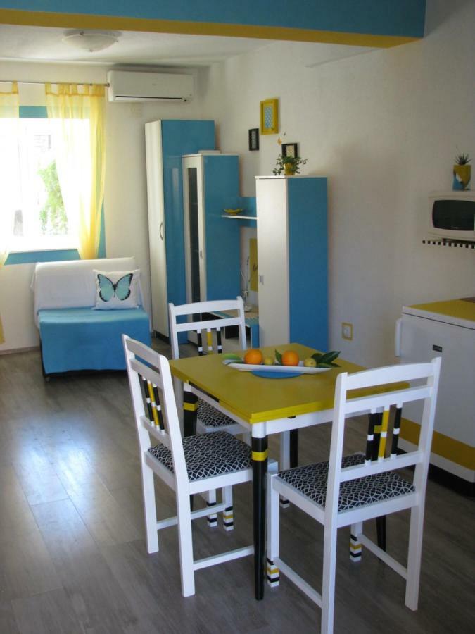 Apartments And Room Lemon Вис Стая снимка