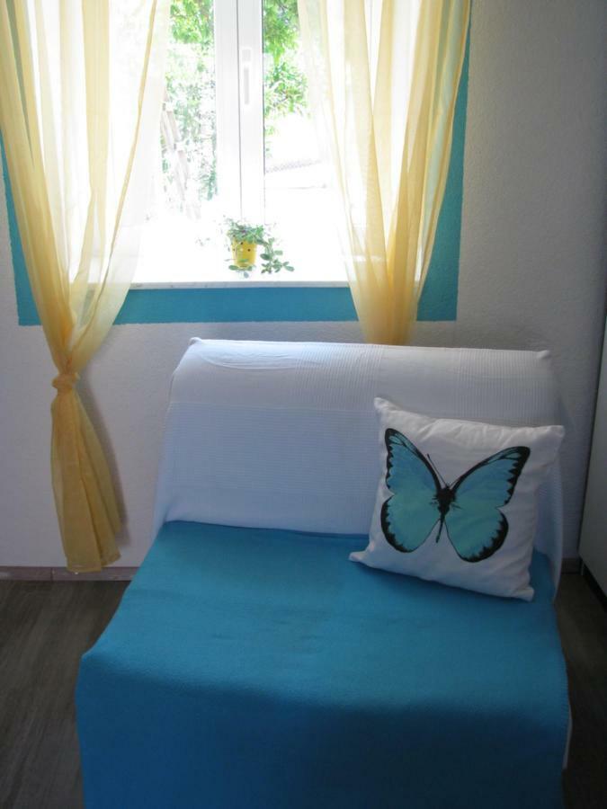 Apartments And Room Lemon Вис Екстериор снимка
