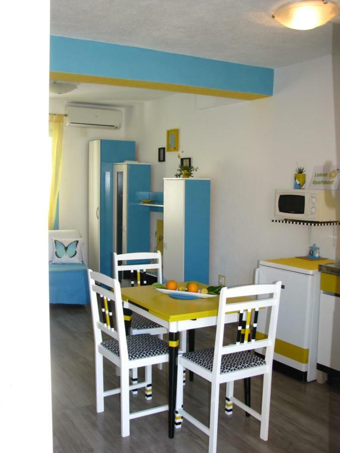 Apartments And Room Lemon Вис Екстериор снимка