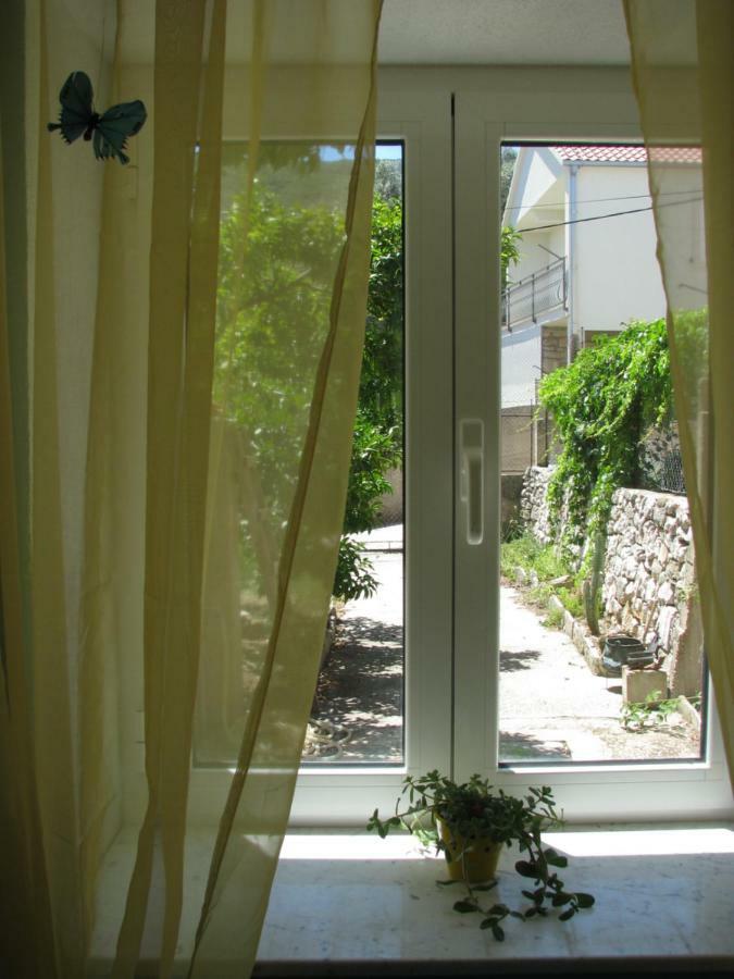 Apartments And Room Lemon Вис Екстериор снимка